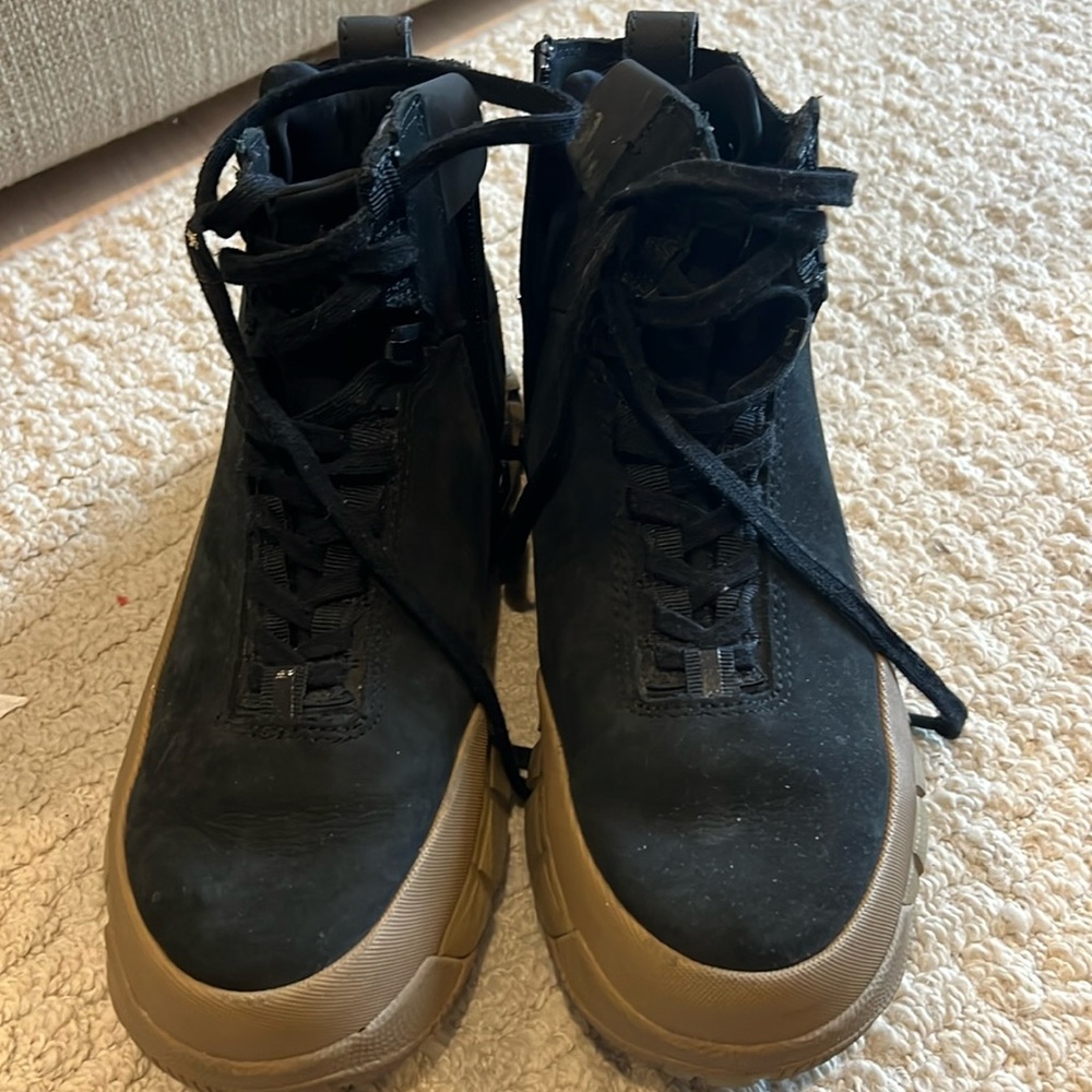 Men’s Oakley boot- size 8-No Box